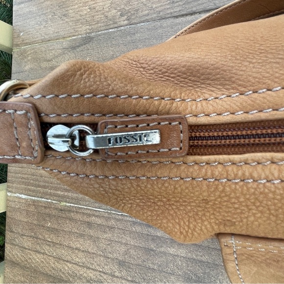 Fossil Brown Leather Purse With Outside Cell Phone Pocket - Picture 6 of 10